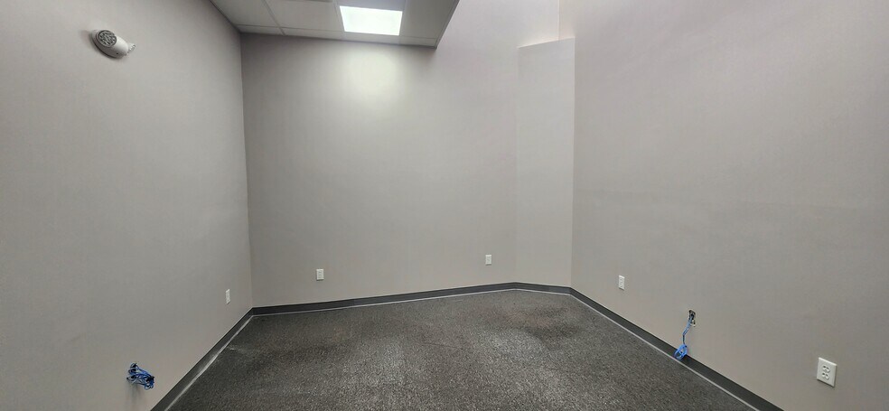More Photos Of 464 Bremen St, East Boston Freestanding For Lease