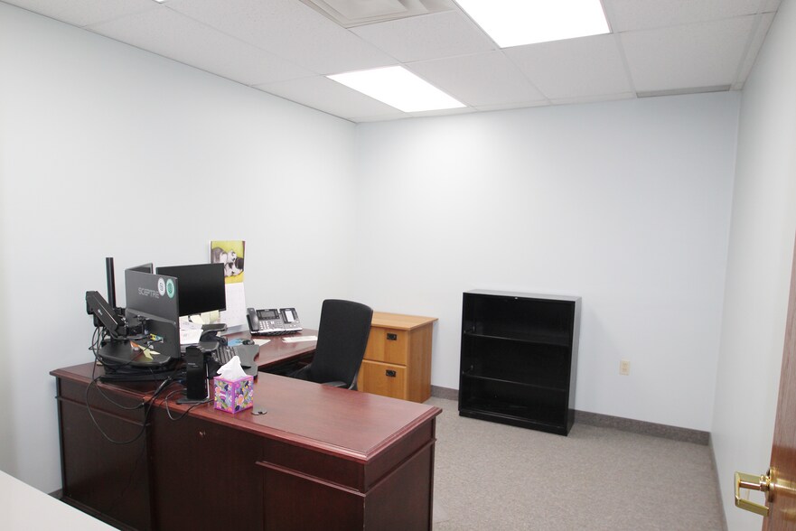 More Photos Of 150 Smokerise Dr, Wadsworth Office Residential For Sale