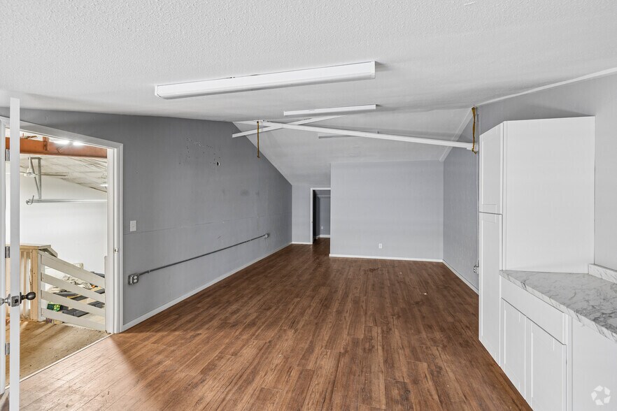 More Photos Of 80 Metcalf Rd, Avon Warehouse For Sale