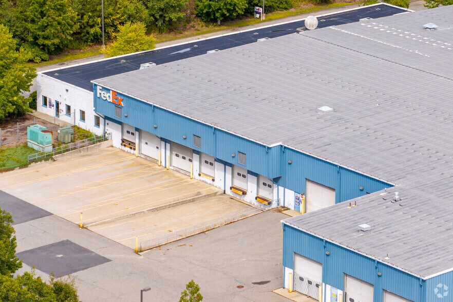 More Photos Of 300 Century Dr, Boylston Warehouse For Lease