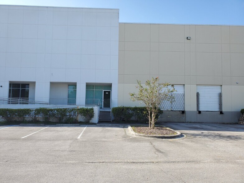 More Photos Of 1700 35th St, Orlando Warehouse For Lease