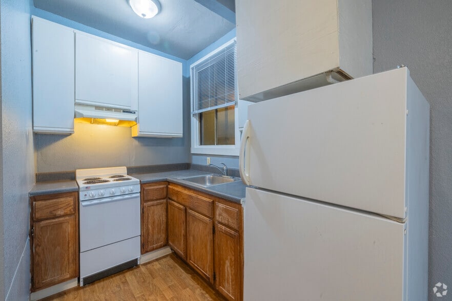 More Photos Of 498 25th St, Oakland Apartments For Sale