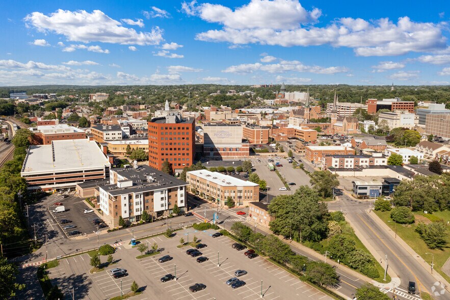 More Photos Of 245 Broadway, Schenectady Apartments For Lease