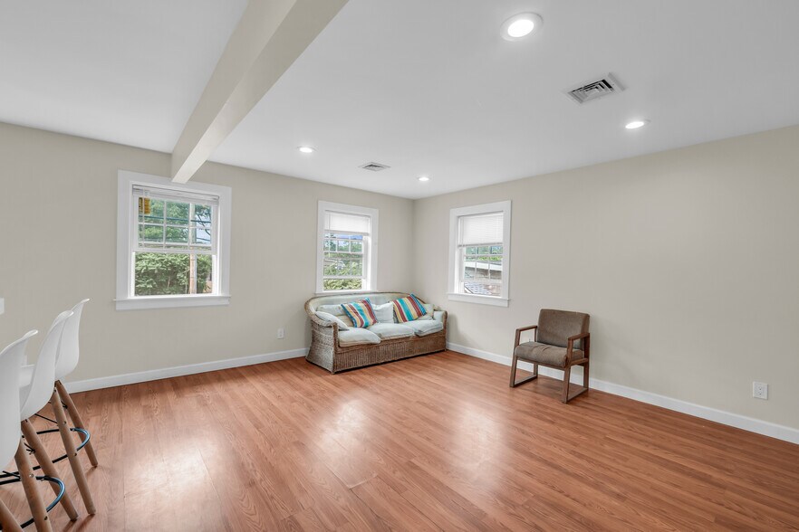 More Photos Of 715 Flanders Rd, Riverhead Office For Sale