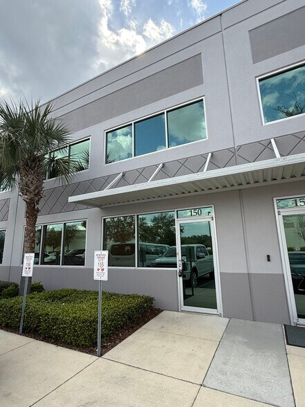 More Photos Of 6457 Hazeltine National Dr, Orlando Warehouse For Lease