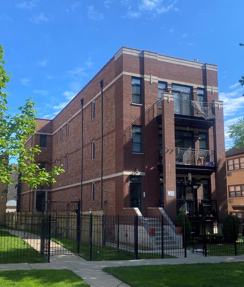 Primary Photo Of 2054 W Chase Ave, Chicago Apartments For Sale