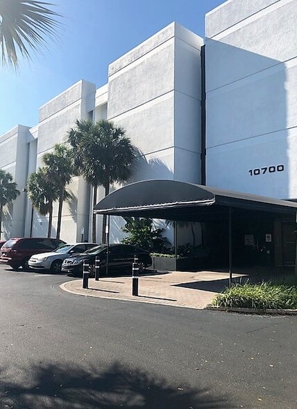 More Photos Of 10700 Caribbean Blvd, Miami Loft Creative Space For Lease