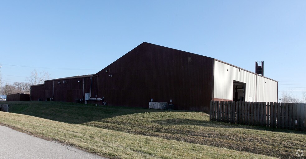 More Photos Of 8350 W Washington St, Indianapolis Auto Repair For Lease