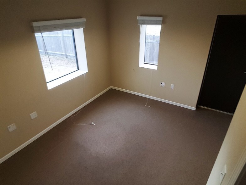 More Photos Of 1221 E 25th St, Lawrence Warehouse For Lease