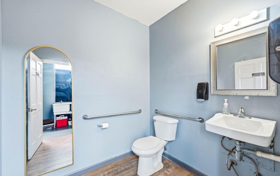 More Photos Of 124 Tipton St, Johnson City General Retail For Sale