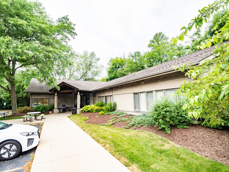 More Photos Of 462 N McLean Blvd, Elgin Medical For Lease