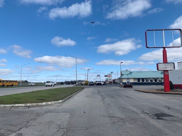 More Photos Of 2684 Alcoa Hwy, Alcoa Service Station For Lease