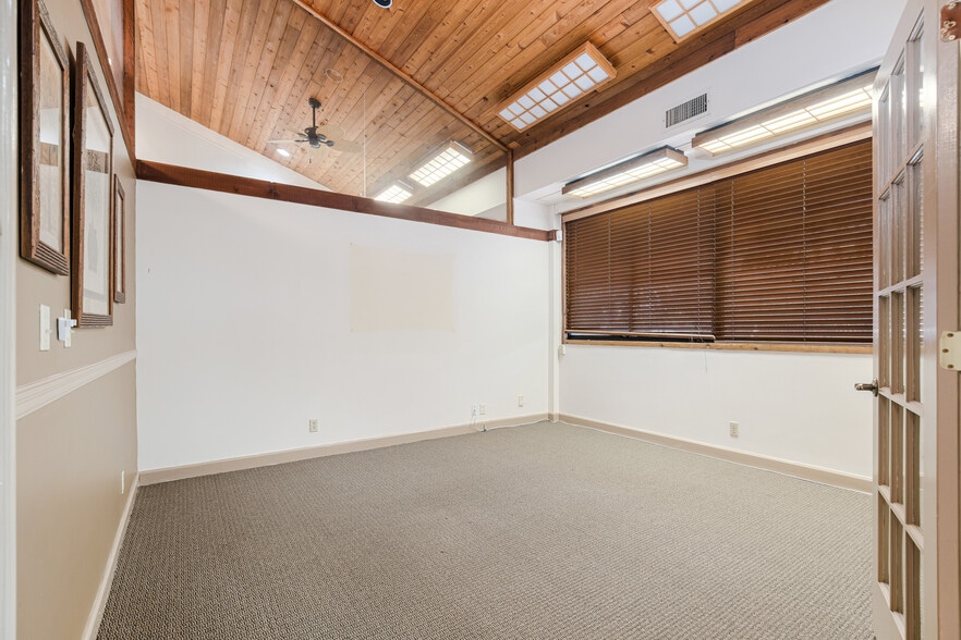 More Photos Of 5499 N Federal Hwy, Boca Raton Office For Sale