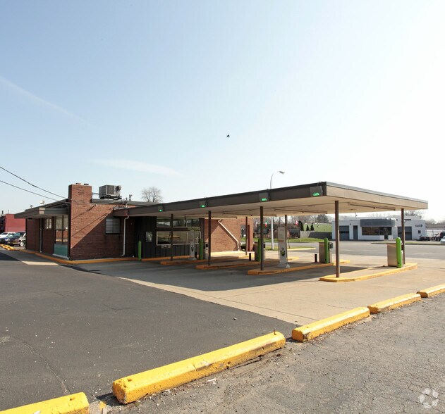 More Photos Of 1310 S Gratiot Ave, Mount Clemens Bank For Sale