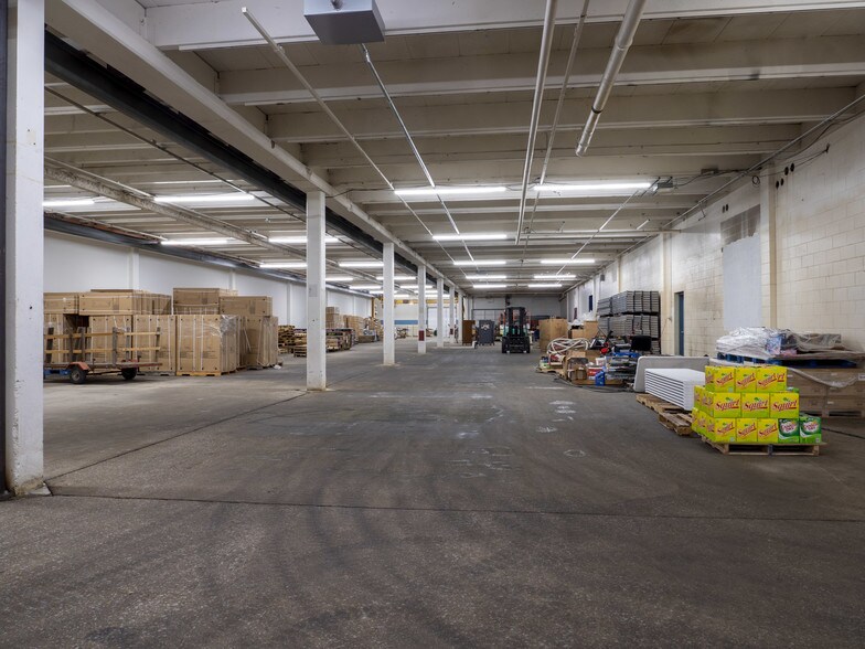 More Photos Of 13400 O St, Lincoln Manufacturing For Sale