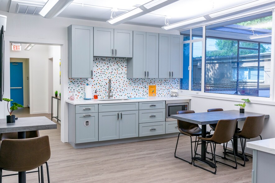 More Photos Of 4900-4912 Travis St, Houston Loft Creative Space For Lease