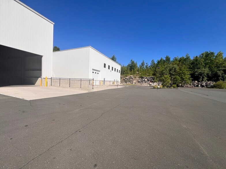 More Photos Of 17 Enterprise Dr, Monroe Manufacturing For Lease