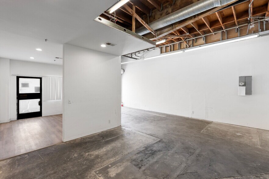 More Photos Of 127-129 S 8th Ave, La Puente Warehouse For Sale