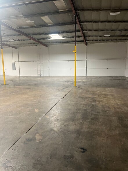 More Photos Of 2821 Pomona Blvd, Pomona Warehouse For Lease