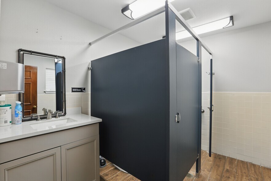 More Photos Of 5639 Hansel Ave, Orlando Medical For Lease