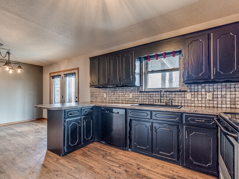 More Photos Of 980916 S Highway 18, Chandler Industrial For Sale