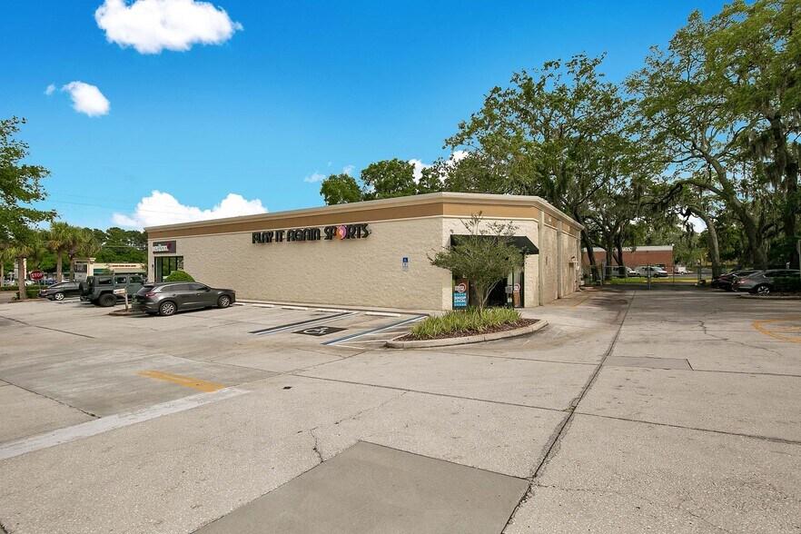 More Photos Of 950-954 N State Road 434, Altamonte Springs Freestanding For Lease