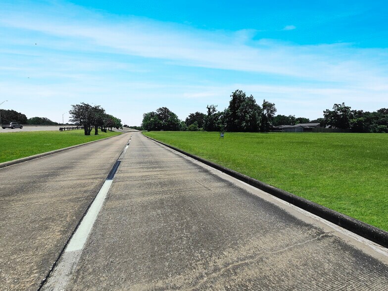 More Photos Of 508 Cedar Bayou Rd, Baytown Warehouse For Sale