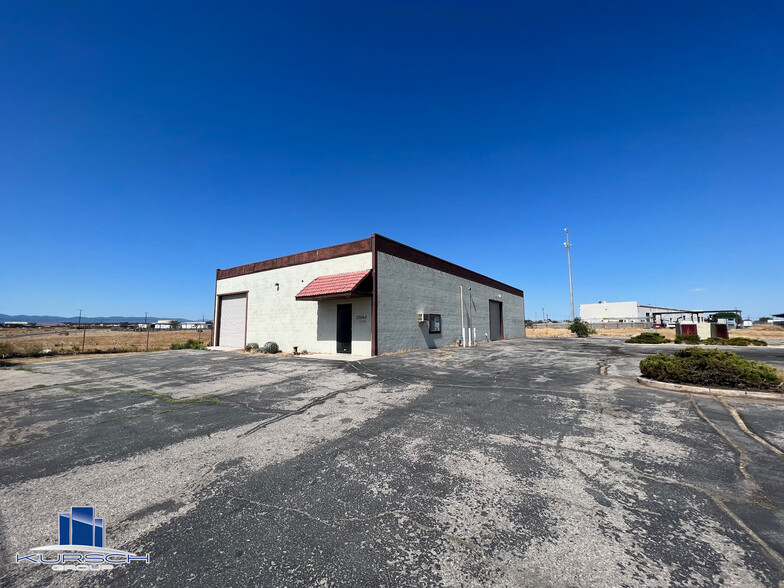 Primary Photo Of 17140 Darwin Ave, Hesperia Service For Lease