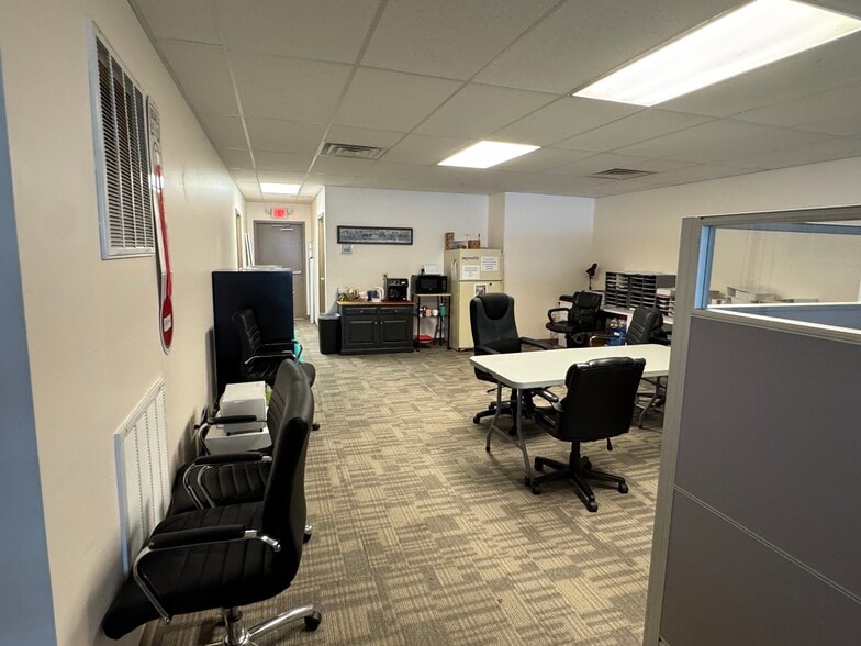 More Photos Of 1465B Lancaster Rd, Manheim Freestanding For Lease