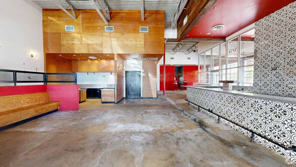 More Photos Of 301 N Guadalupe St, San Marcos Storefront Retail Office For Lease