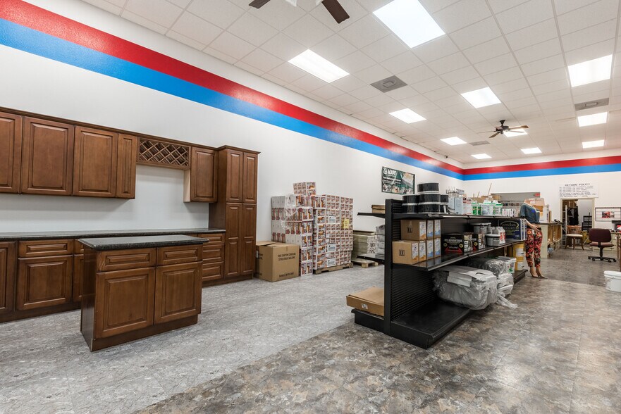 More Photos Of 21019 Spring Towne Dr, Spring Showroom For Lease