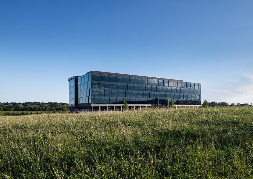 More Photos Of 17335 Golf Pkwy, Brookfield Office For Lease