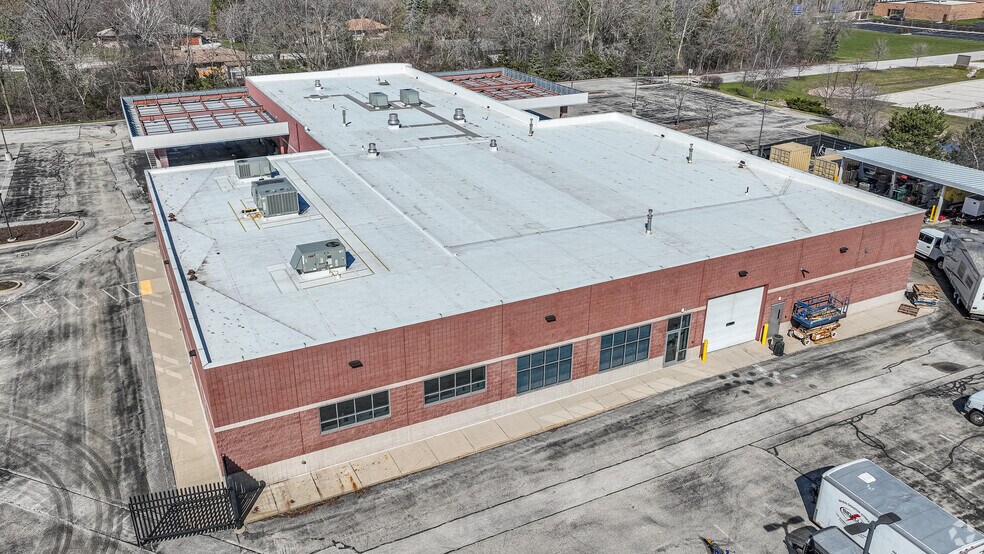 More Photos Of 3442 S 103rd St, Milwaukee Showroom For Sale