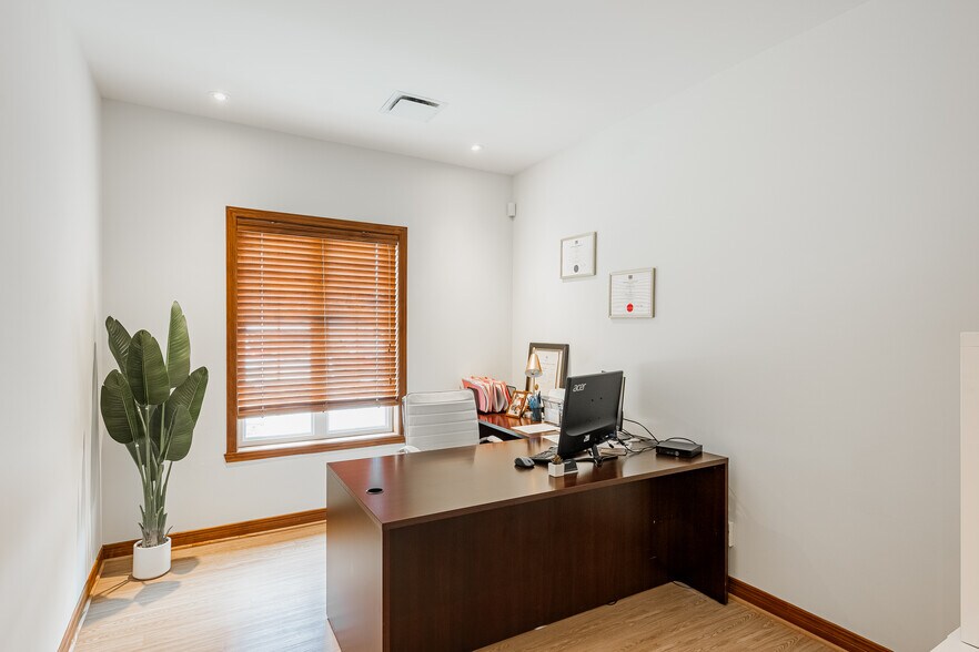 More Photos Of 675 Boul Samson, Laval Office For Sale