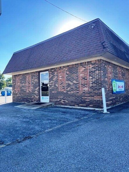 More Photos Of 2009 S 7th St, Hickman General Retail For Sale