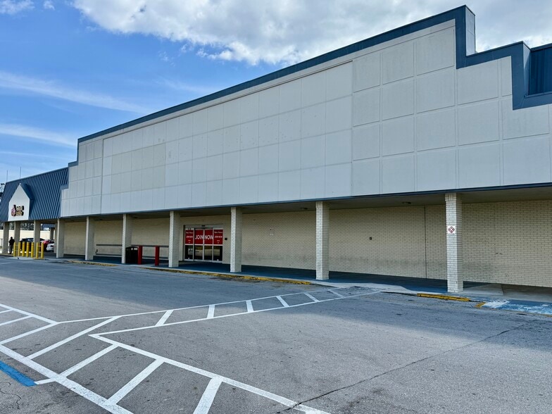 Primary Photo Of 4550-4644 Lake Worth Rd, Green Acres Unknown For Lease