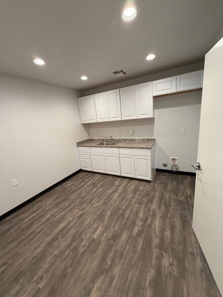 More Photos Of 22420 Gribben Ct, Bakersfield Warehouse For Lease