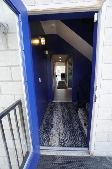 More Photos Of 1509 Abbot Kinney Blvd, Venice Storefront Retail Office For Lease