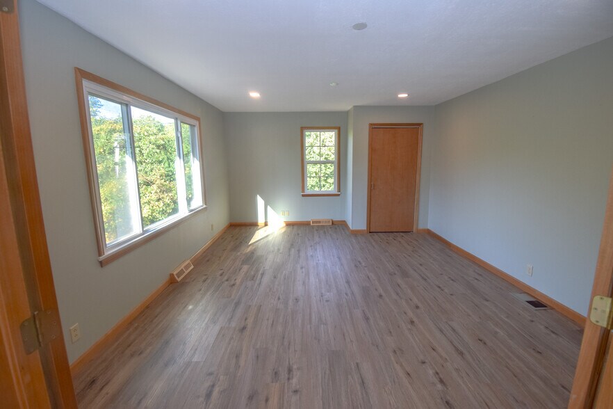More Photos Of 1498-1502 W Main St, Tipp City Loft Creative Space For Sale
