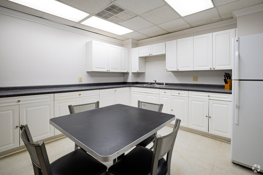 More Photos Of 114 N Elm St, Greensboro Office For Lease