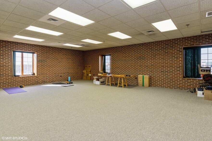 More Photos Of 9401 S Pulaski Rd, Evergreen Park Medical For Sale