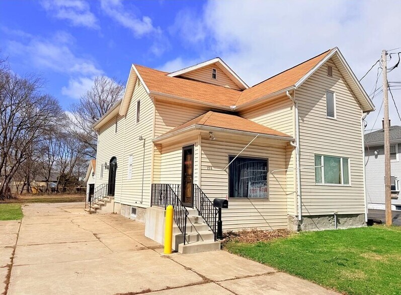 Primary Photo Of 158 Lake St, Hamburg General Retail For Sale
