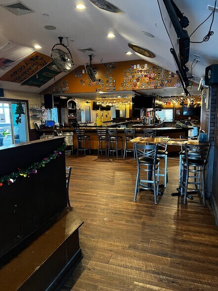 More Photos Of 910 Union Ave, Union Beach Restaurant For Sale