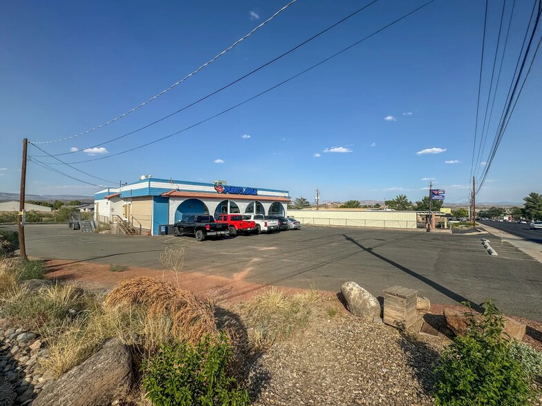 Primary Photo Of 1330 E SR 89A, Cottonwood Restaurant For Sale