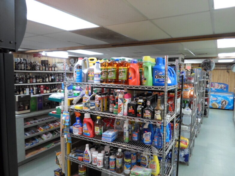 More Photos Of 41 N Conklin Rd, Lake Orion General Retail For Sale