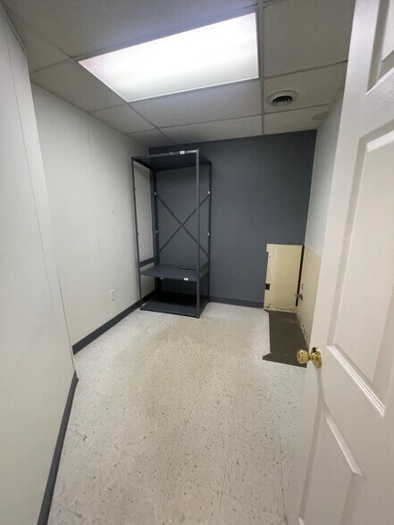 More Photos Of 1421 N Limestone St, Gaffney Office For Sale