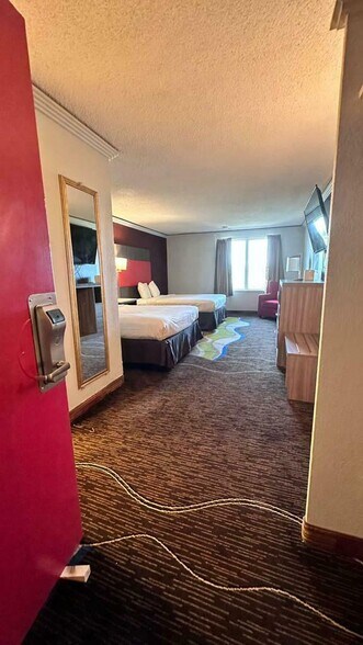 More Photos Of 4142 S Noland Rd, Independence Hotel For Sale