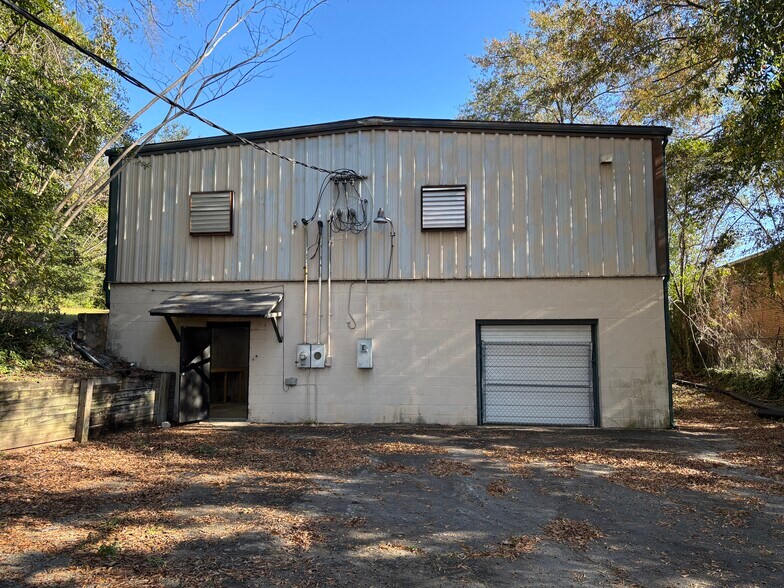 More Photos Of 517 S Saluda Ave, Columbia Light Distribution For Lease