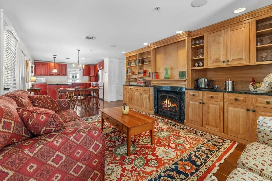 More Photos Of 31 Huntington Pl, Rochester Apartments For Sale