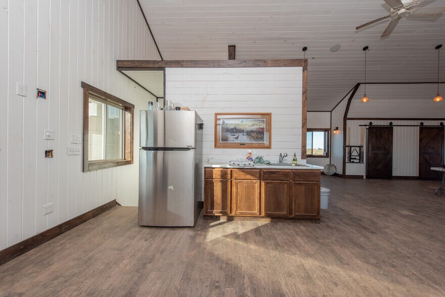 More Photos Of 13603 38th St SW, Belfield Flex For Lease